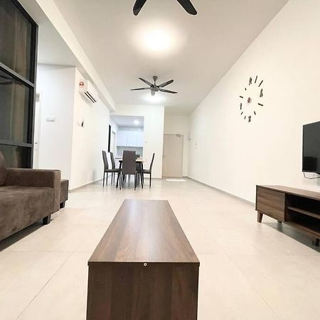 דירות Malacca Quartz Near To Jonker Walk With Infinity Pool Cozy 3B2B מראה חיצוני תמונה