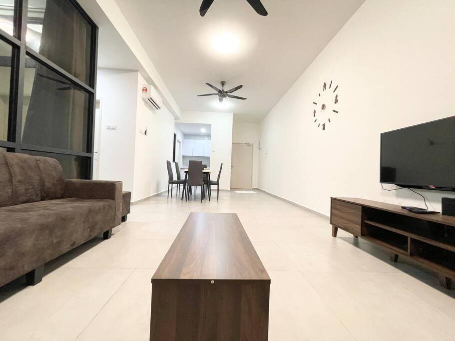 דירות Malacca Quartz Near To Jonker Walk With Infinity Pool Cozy 3B2B מראה חיצוני תמונה