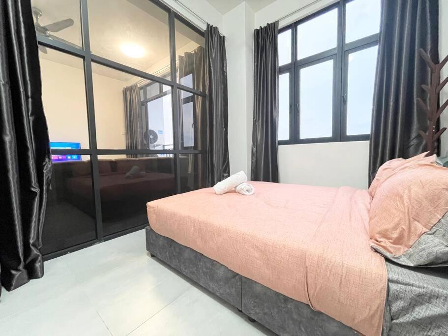 דירות Malacca Quartz Near To Jonker Walk With Infinity Pool Cozy 3B2B מראה חיצוני תמונה