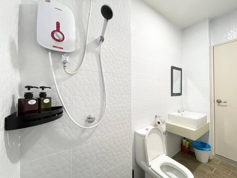דירות Malacca Quartz Near To Jonker Walk With Infinity Pool Cozy 3B2B מראה חיצוני תמונה