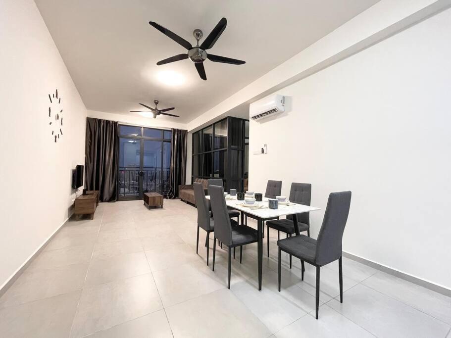 דירות Malacca Quartz Near To Jonker Walk With Infinity Pool Cozy 3B2B מראה חיצוני תמונה