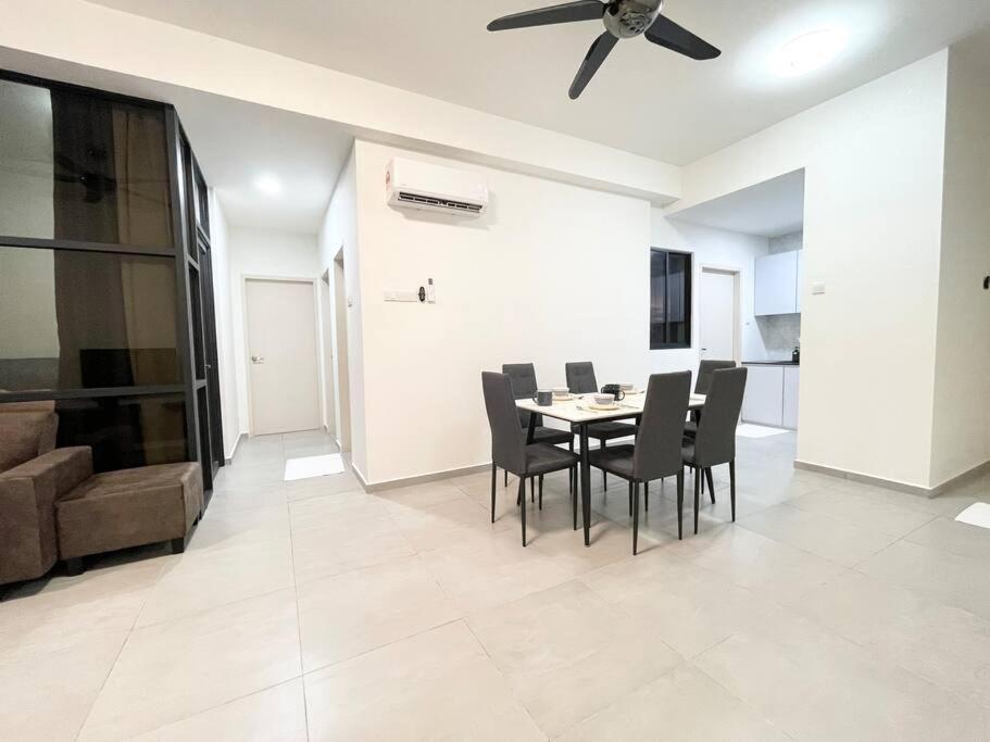 דירות Malacca Quartz Near To Jonker Walk With Infinity Pool Cozy 3B2B מראה חיצוני תמונה