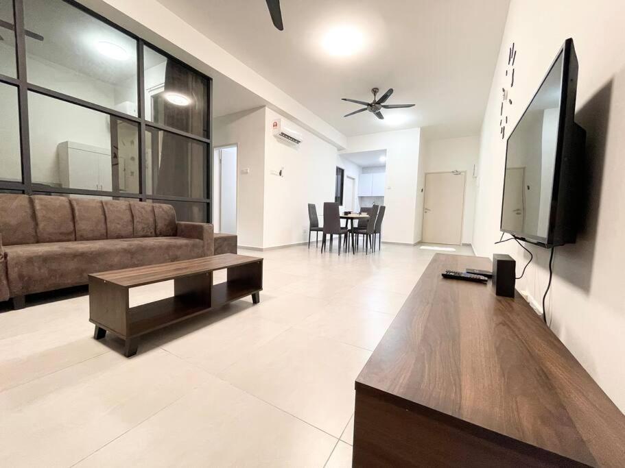 דירות Malacca Quartz Near To Jonker Walk With Infinity Pool Cozy 3B2B מראה חיצוני תמונה