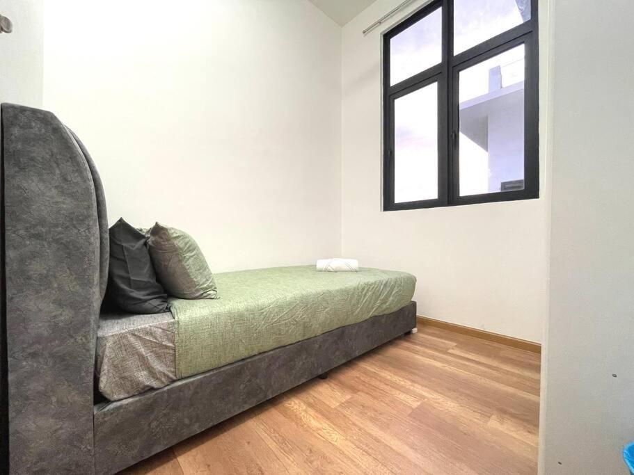 דירות Malacca Quartz Near To Jonker Walk With Infinity Pool Cozy 3B2B מראה חיצוני תמונה