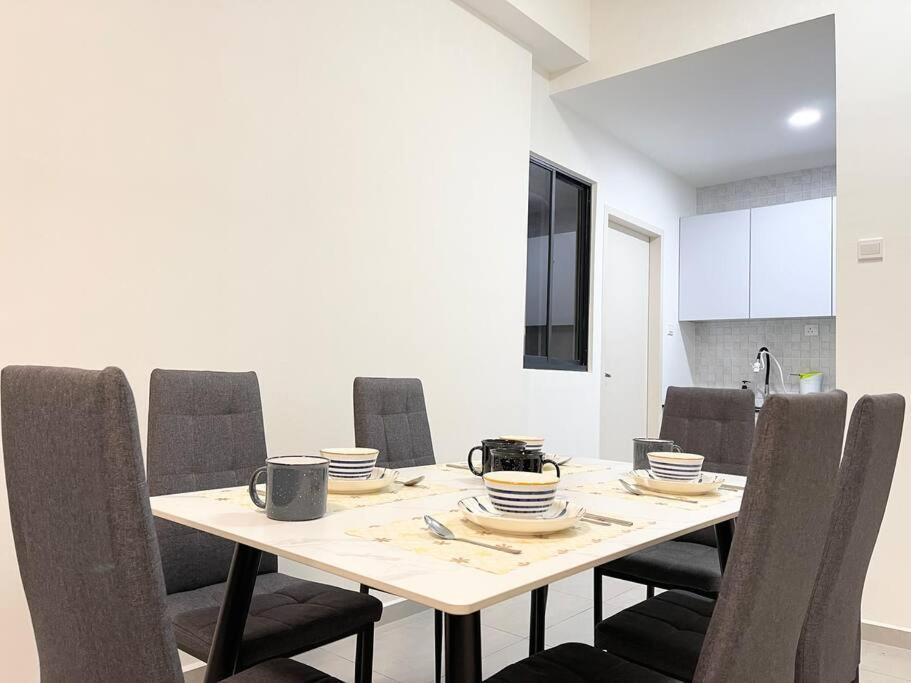 דירות Malacca Quartz Near To Jonker Walk With Infinity Pool Cozy 3B2B מראה חיצוני תמונה
